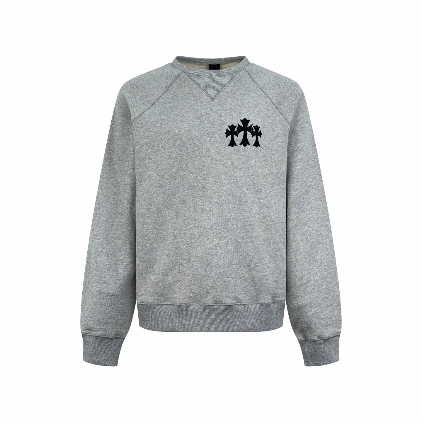 P390 Chrome Hearts Logo Round Neck Sweatshirt Customized heavy fortress intertwined air cotton, full of texture, thick and solid, based on high-grade ash tones, with a beauty that coexists with vicissitudes of life and elegance. With the Chrome Hearts cross patch embroidery decoration on the chest, it becomes the ultimate interpretation of dark gothic style. Unobtrusive but with an indescribable aura, interpreting the perfect blend of retro and luxury. Process 1: Using imported machine patch embroidery technology, using advanced computer control systems and precision mechanical components to realize the Chrome Hearts logo patch embroidery operation, showing an embroidery effect with both clarity and three-dimensionality. Process 2: The fabrics have been washed and have a better hand feel. Not easy to deform, not easy to shrink, not easy to fade, and maintain long-term beauty. Accessories: Customized 1:1 CH iron plate Customized 1:1 CH trademark Fit: Loose fit Size: S M L XL Style number: CC917